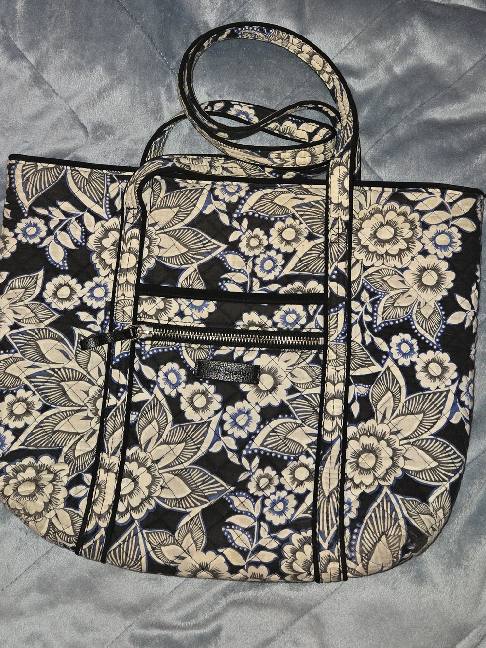 Vera Bradley Glenna Shoulder Bag Satchel in Snow Lotus Good Condition